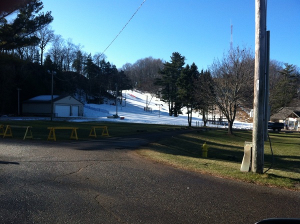 Even with temps in the 40's closing in on the 50's this weird Jan they are making snow!